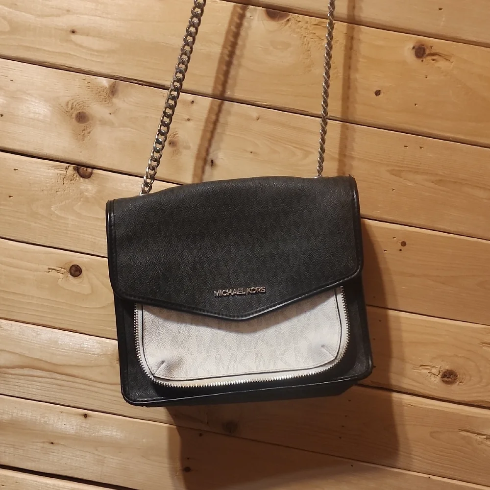 Michael Kors Regina Purse Medium Signature